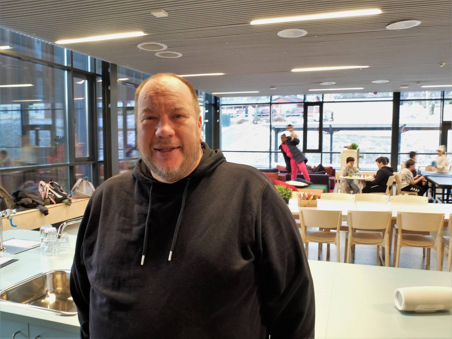 Ole Petter Jenssen er miljøarbeider på Fjell og har vært det i 30 år. I november 2019 prøveåpnet de de nye lokalene i Arena Fjell for første gang.