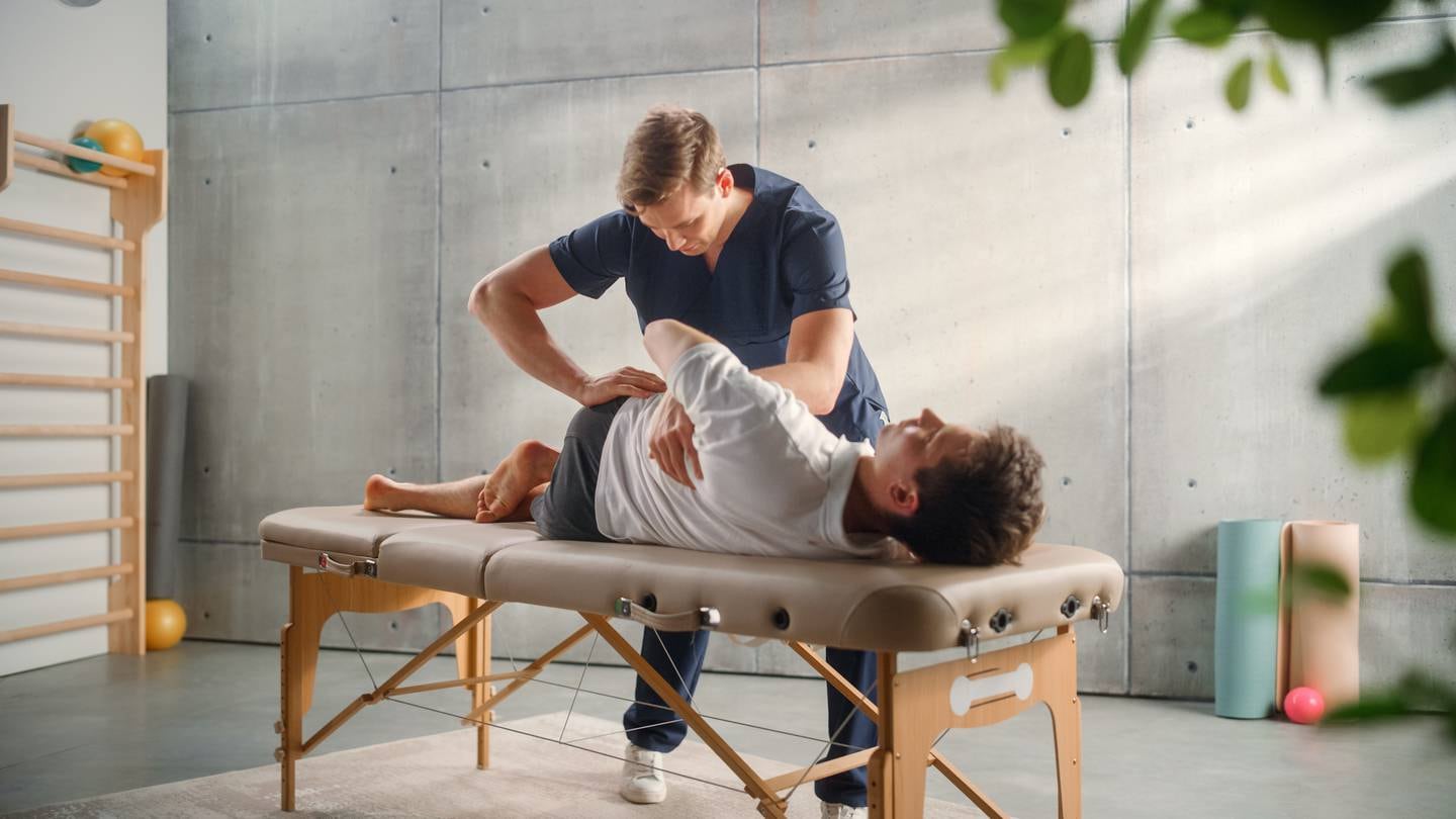 Kiropraktikk er en behandlingsmetode der målet er å få muskler og ledd til å fungere optimalt sammen, og har vært praktisert i Norge siden 1922 ifølge NHI.