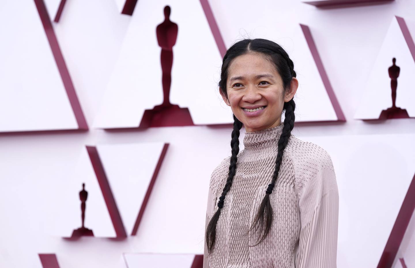 Chloé Zhao inngår i Venezia-juryen når festivalen drar i gang i september. Foto: AP