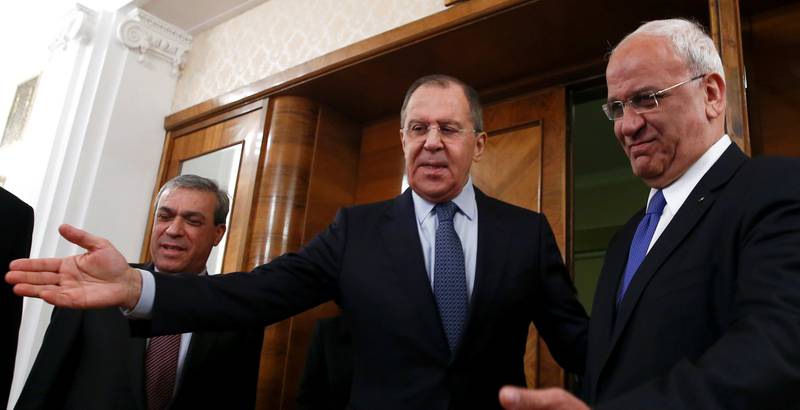 Sjef-forhandler Saeb Erekat møter Russlands utenriksminister Sergej Lavrov.