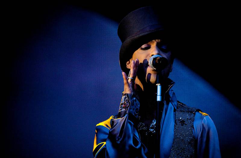 Artisten Prince døde i går, 57 år gammel. Her fra pauseshowet under Super Bowl i Miami i 2007.