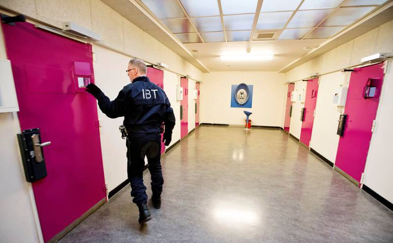 I fengselet Norgerhaven Prison i Veenhuizen i Nederland har norske myndigheter kjøpt 242 fengselsplasser for langtidsfanger. Den treårige avtalen ble inngått i 2015, med mulighet for forlenging ett år av gangen fram til 2020.