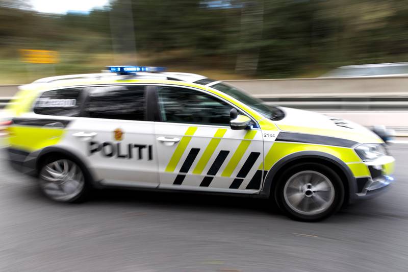 OSLO, Norge 20160927.
Politiet i arbeid. Politibilen i fart. 
NB! Modellklarert til redaksjonell bruk.
Foto: Gorm Kallestad / NTB scanpix