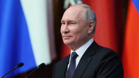 Hevder Putin feirer etter USA-kaos: – Dette må vi fikse