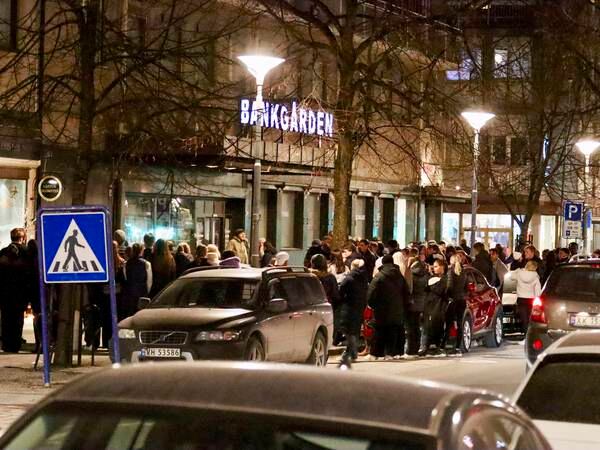 Flere hundre samlet i sorg i Steinkjer sentrum