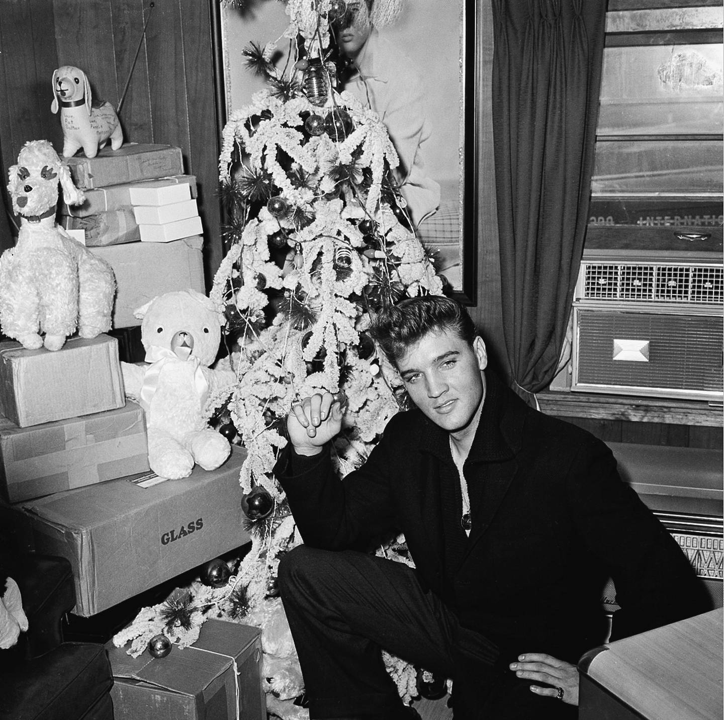 Elvis Presley, ferdig pyntet til jul i 1960.