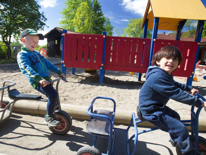 Sogn studentbarnehage har tatt imot de aller minste barna siden 1970-tallet. De litt større barna trives på trehjulssykkel. FOTO: ARNE OVE BERGO