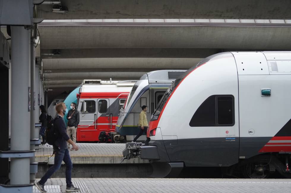 SV vil satse tungt på jernbanen for å få mange av dem som kjører rundt i de mer 2,8 millionene personbiler i Norge, over på toget.