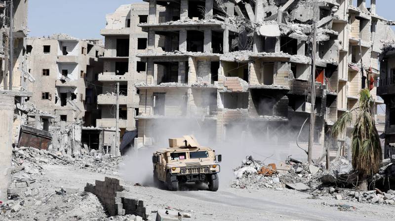 Ødelagte hus i byen Raqqa i Syria, der IS er i ferd med å miste kontrollen.