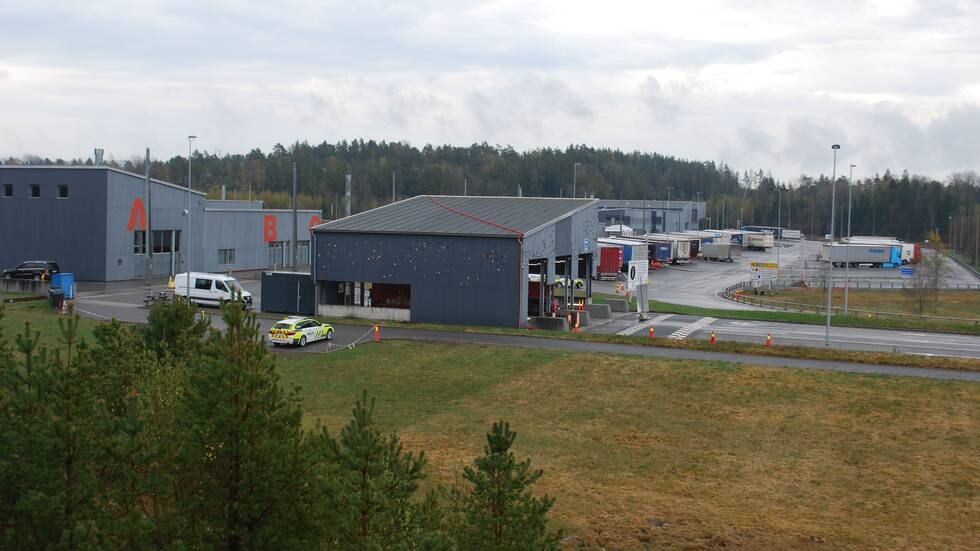 En bil på prøvekjøring fra forhandler ble brukt på handletur til Sverige, og fikk prøveskiltene inndratt av Statens vegvesen på Svinesund mandag.