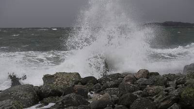 Varsler orkan, høye bølger og stor snøskredfare i nord