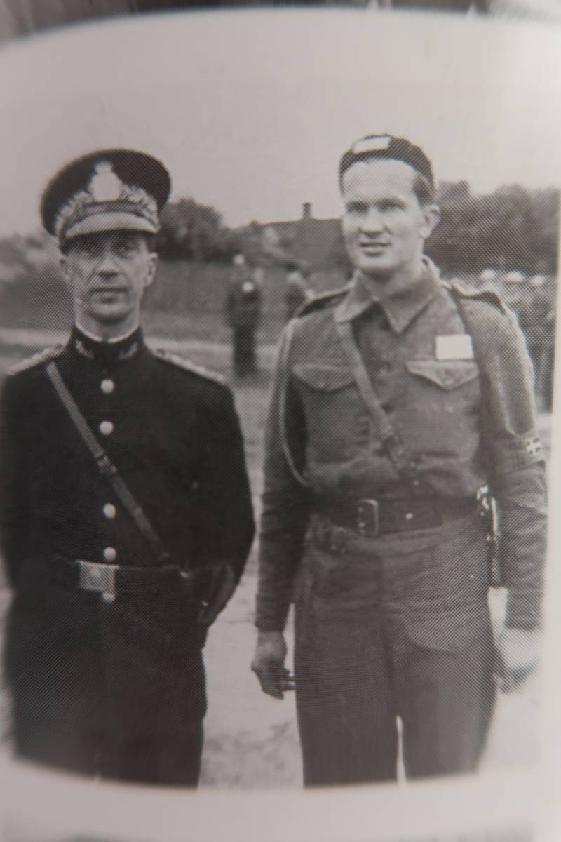 Ivar Storm Salomonsen (t.h.) sammen med Wilhelm Grundt, som ble oppnevnt som politimester i Moss i mai 1945.