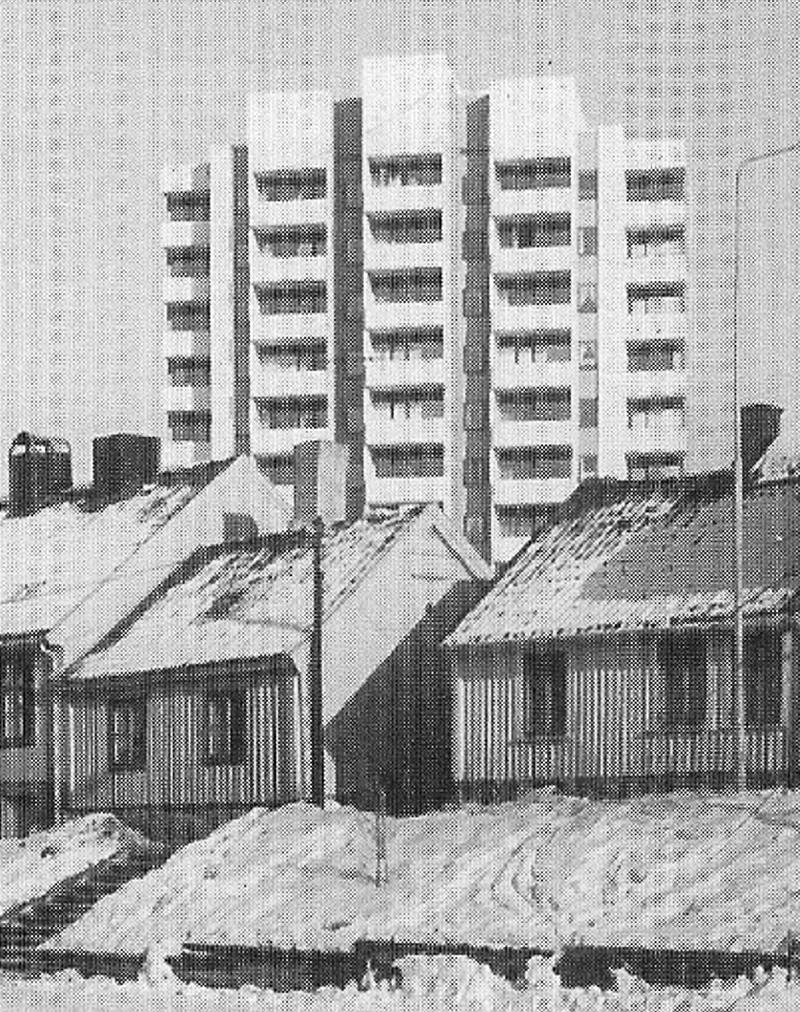 Bildet av høyblokka i Hollenderbjerget er tatt i 1970, to år etter ferdigstillelsen.
