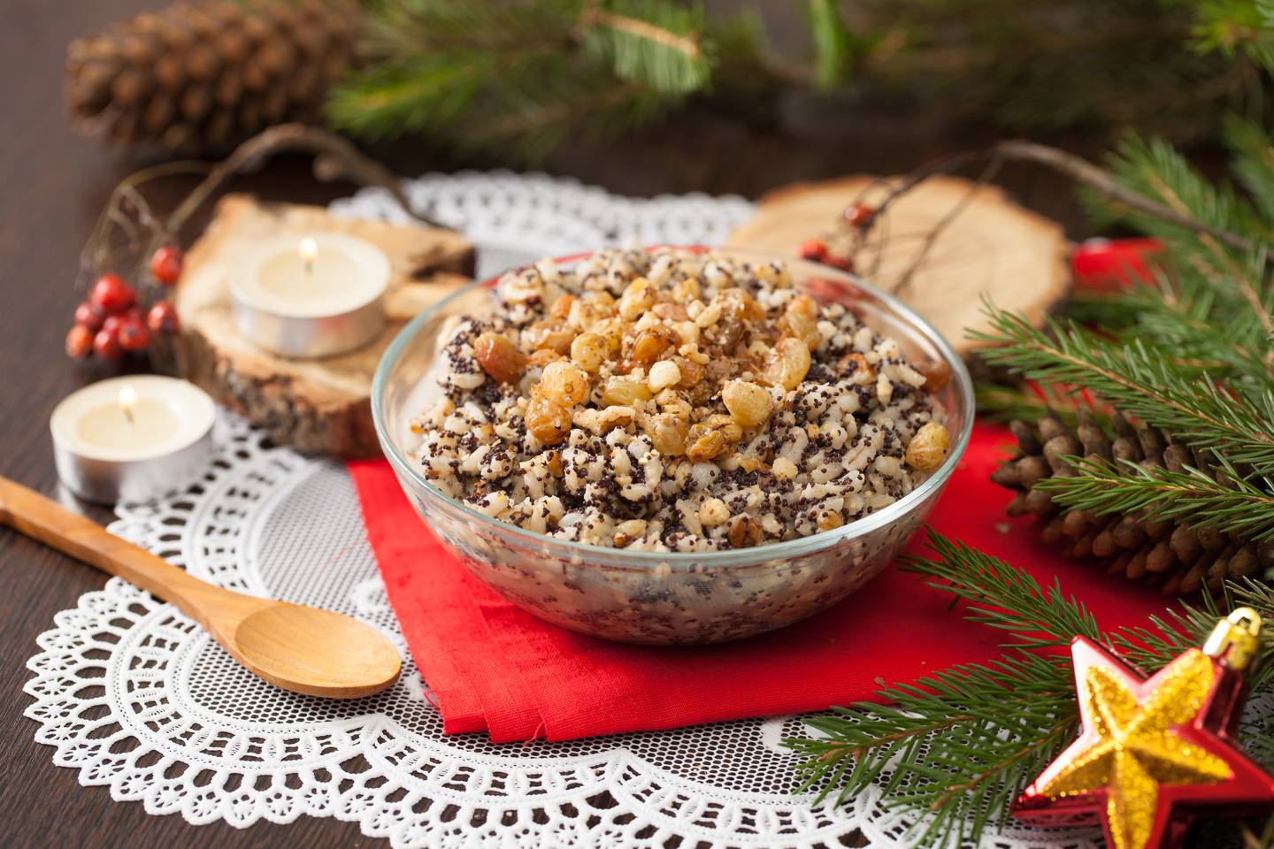 Kutia – en grøt bestående av hvetekorn, valmuefrø, nøtter, rosiner og honning - er den mest berømte av de mange ukrainske julerettene.