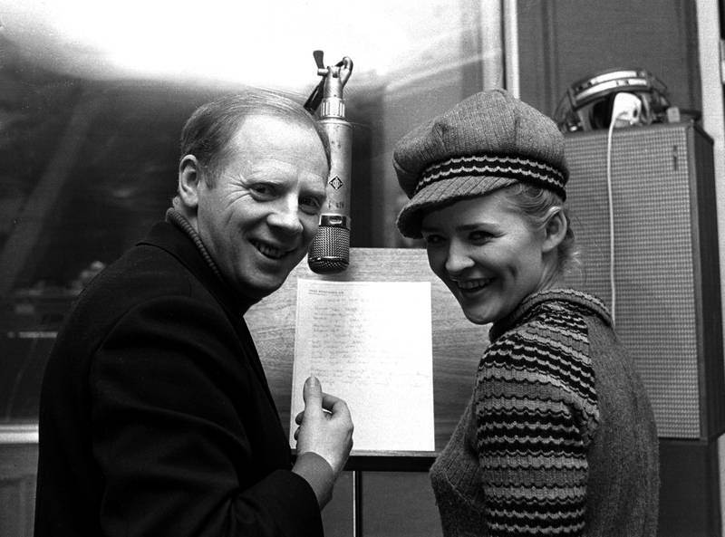 Arne Bendiksen og Kirsti Sparboe sammen i studio i dagene etter finalen i Melodi Grand Prix.
FOTO: NTB/SCANPIX