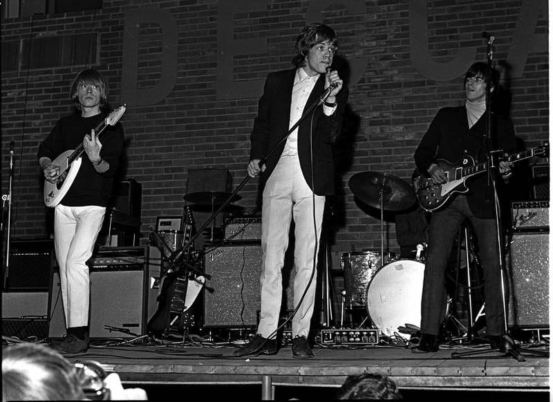 The Rolling Stones spiller på Sjølyst, 24. juni 1965. Fra v.: Brian Jones, Mick Jagger og Keith Richards. FOTO: ARBEIDERBLADET/ARBEIDERBEVEGELSENS ARKIV