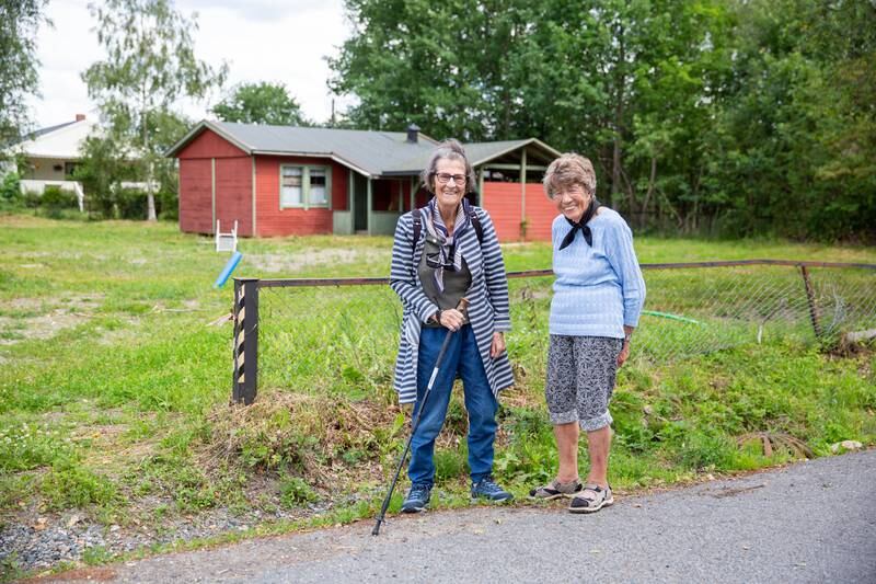 Ebba Rysst (til venstre) og Gudrun Skolt vil ha omsorgsboliger for eldre fremfor boliger for vanskeligstilte innbyggere med rusproblemer eller psykiske lidelser i Tverrveien på Ekholt.