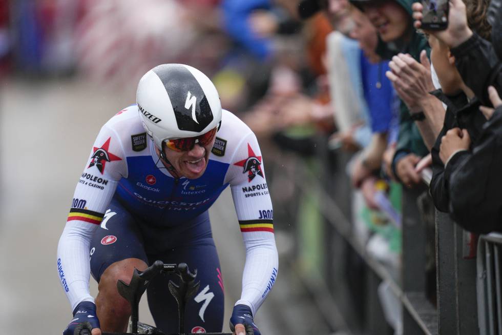Yves Lampaert knaller til med en uventet seier på fredagens åpningstempo i Tour de France. Foto: Daniel Cole / AP / NTB