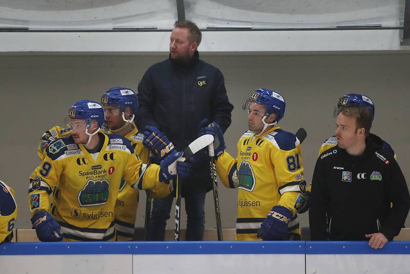 Storhamars trener, Fredrik Söderström fikk se en jevn kamp i Furuset Forum. 