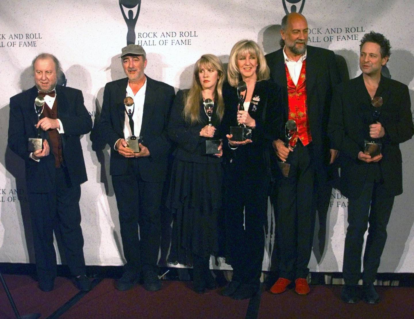 Fleetwood Mac ble innlenmmet i Rock and Roll Hall of Fame i 1998.  Peter Green (til venstre) var hovedmannen i gruppa fram til han sluttet 1970. De klarte seg ikke så godt uten ham til å begynne med, men en ny besetning med John McVie, Stevie Nicks, Christine McVie, Mick Fleetwood og Lindsey Buckingham ble verdens største band i 1977.