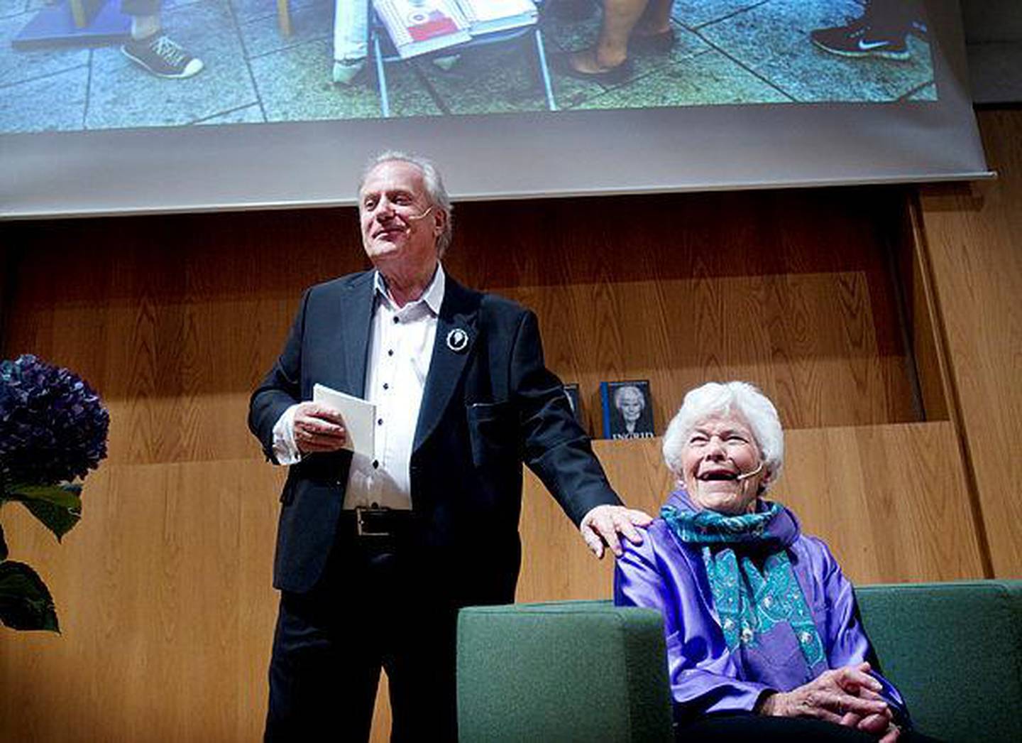 Ingrid Espelid Hovig med biograf Ingar Sletten Kolloen ved lanseringen av biografien "Ingrid", 2013