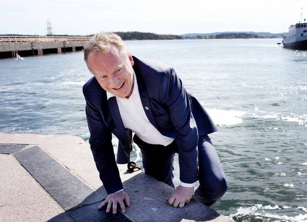 FORTSATT TØRR: – Nå er vi Norges nest største kraftprodusent av den evigvarende ressursen vann, sier byrådsleder Raymond Johansen. Vannet på bildet er riktignok helt vanlig saltvann i Oslos havnebasseng.