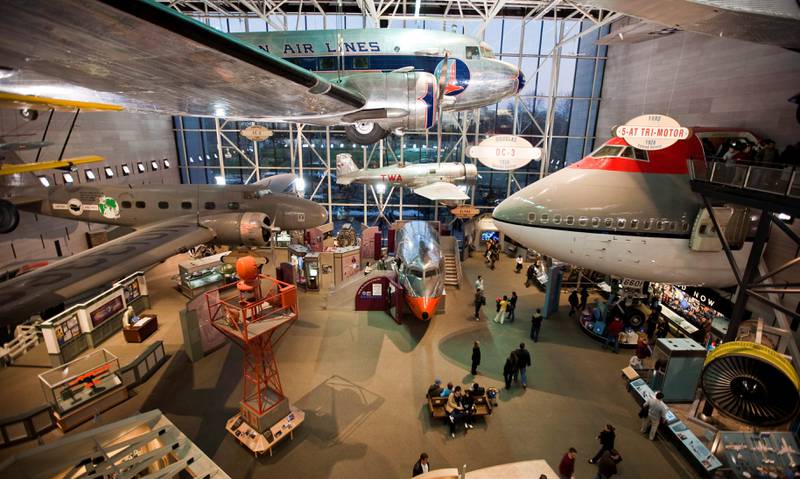 LUFT OG ROM: Smithsonian-instituttets National Air and Space Museum er verdens største luft- og romfartsmuseum. FOTO: NTB SCANPIX