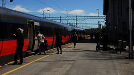 Østfoldbanen og Drammen stasjon stengt på grunn av flom