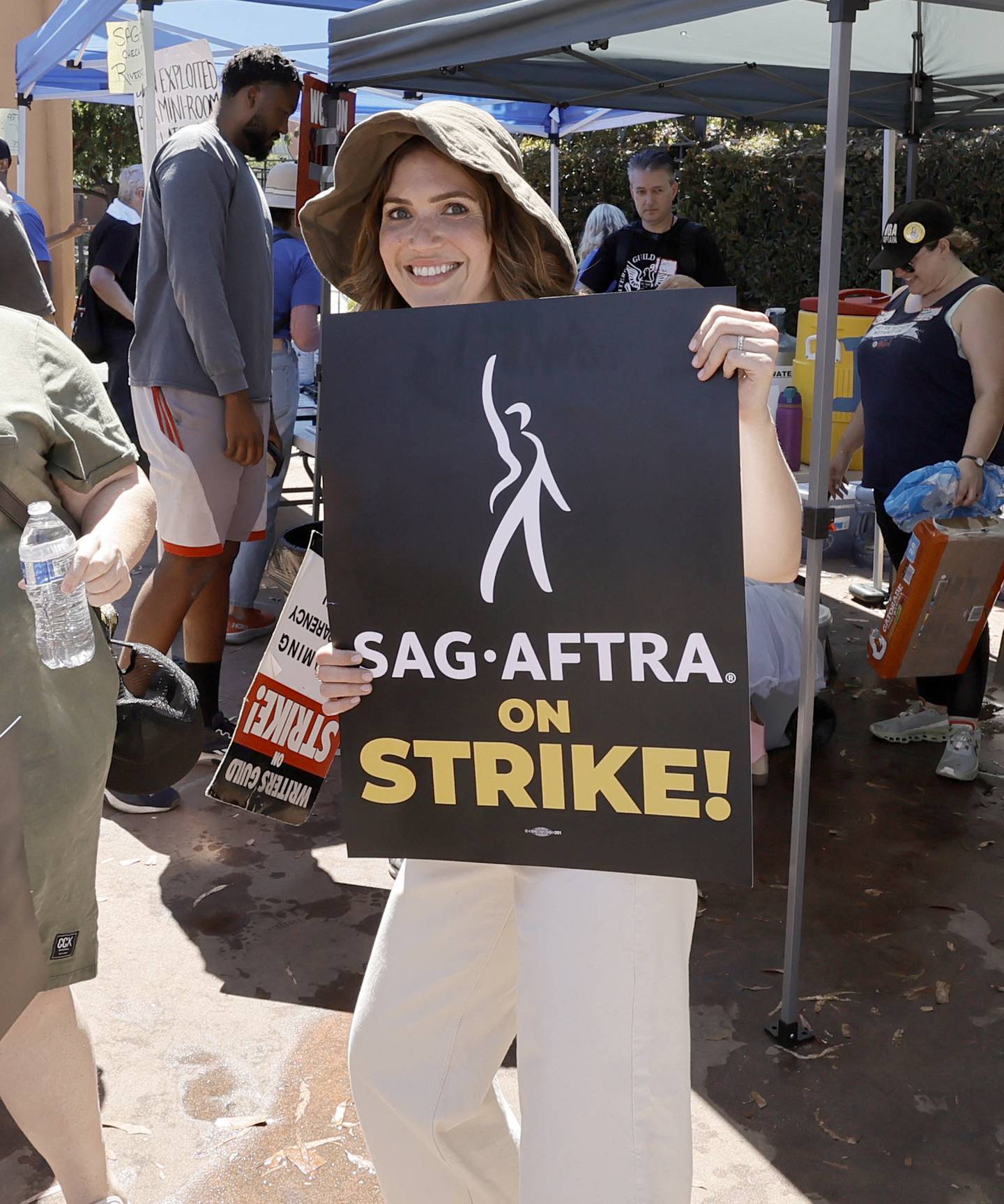 Skuespiller Mandy Moore under Hollywood-streiken.