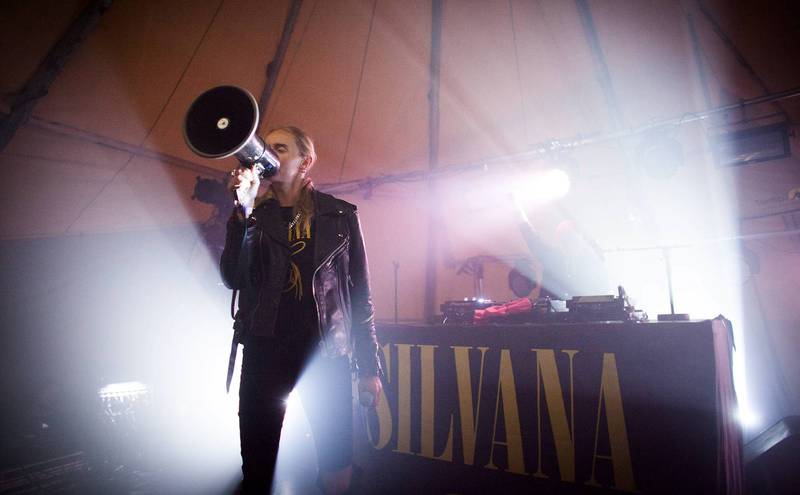 Silvana Imam spiller på Øyafestivalen torsdag 13. august. FOTO: KRISTIAN SIVERTSEN/TRÆNAFESTIVALEN