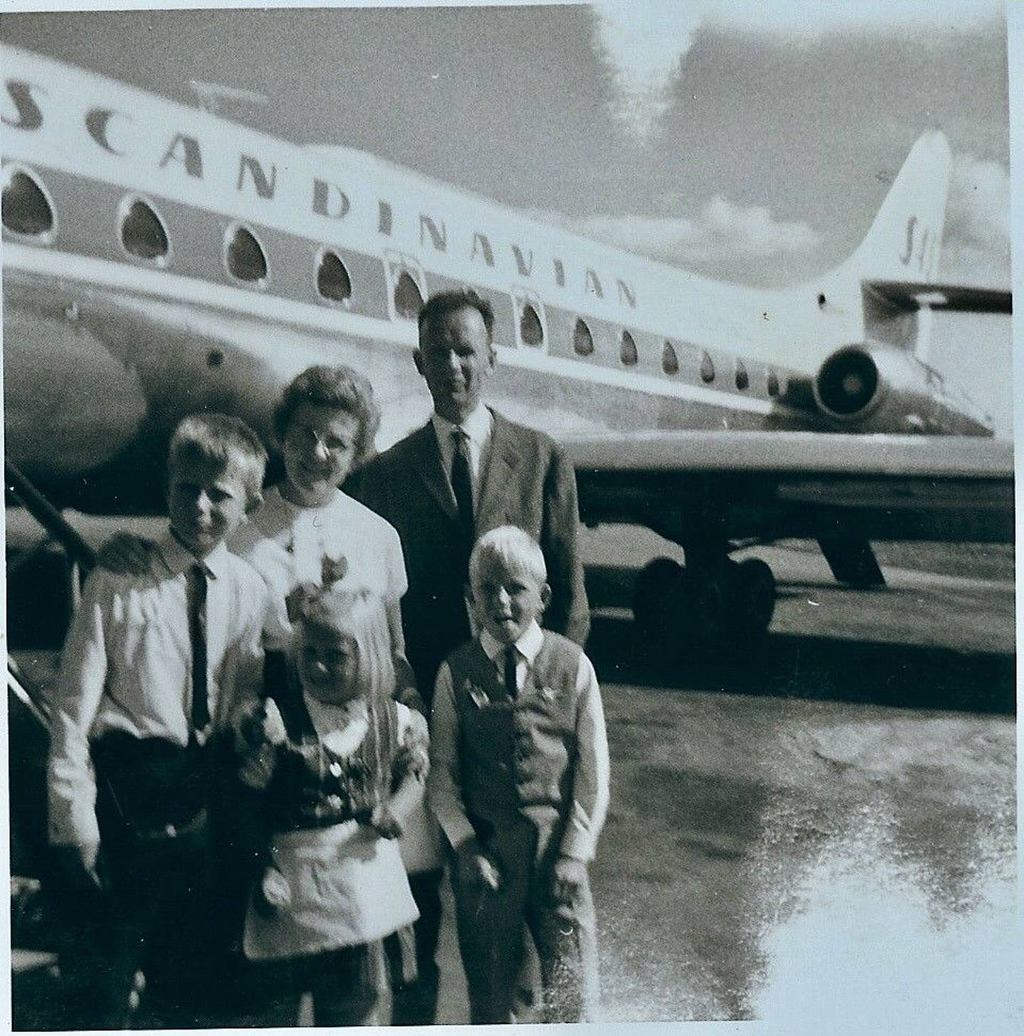 Yngve Carlsen med familien på hans første flytur.