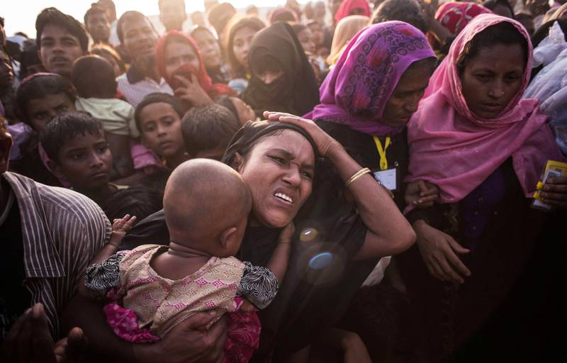 Siden august har over 620.000 rohingyaer krysset grensen mellom Myanmar og Bangladesh etter en offensiv fra regjeringsstyrker i delstaten Rakhine i Myanmar. Ifølge SVT blir rohingya-barn på flukt bortført og solgt av brutale gjenger som driver med menneskehandel. De blir ikke formelt meldt savnet ettersom de ofte blir bortført før de har registrert seg som flyktninger i Bangladesh. 