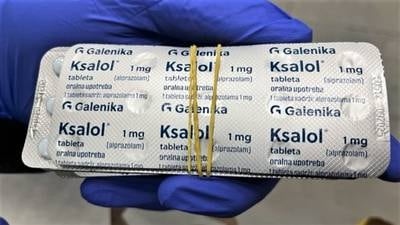 Tablettsmugler prøvde seg med falsk ID – ble gjenkjent av toller