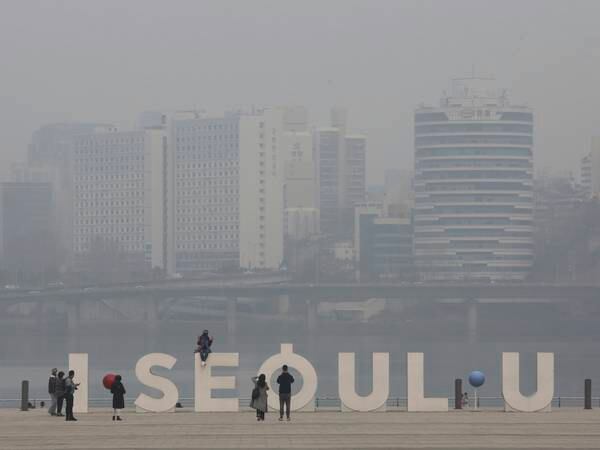 Anmeldelse Un-su Kim, «En kule i hjertet»: Snikskyter i Seoul