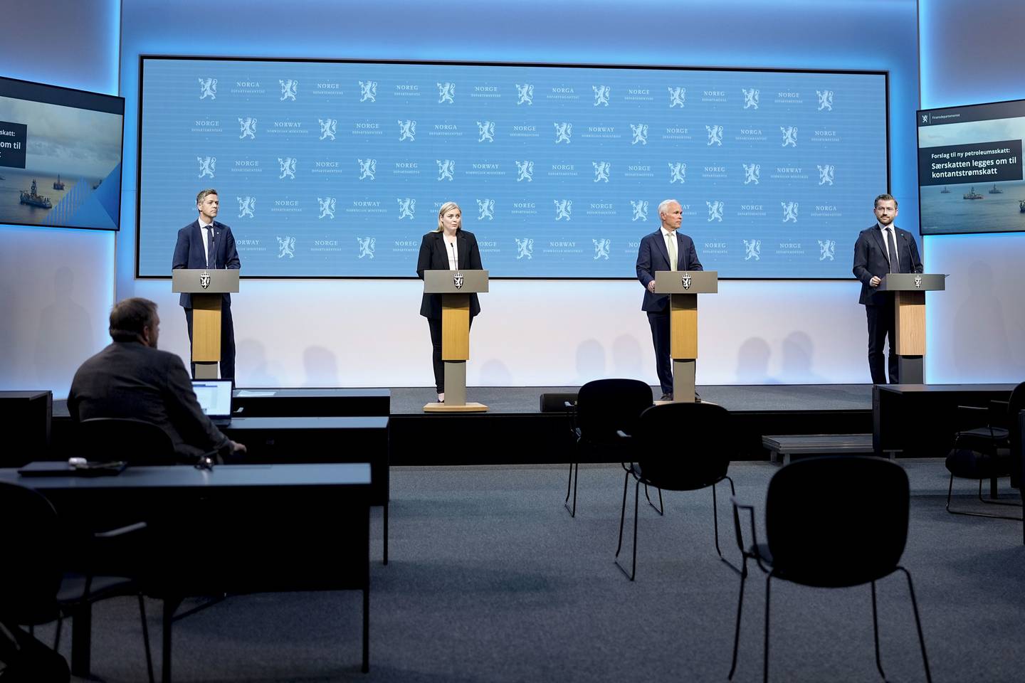 Pressekonferanse, tomme stoler