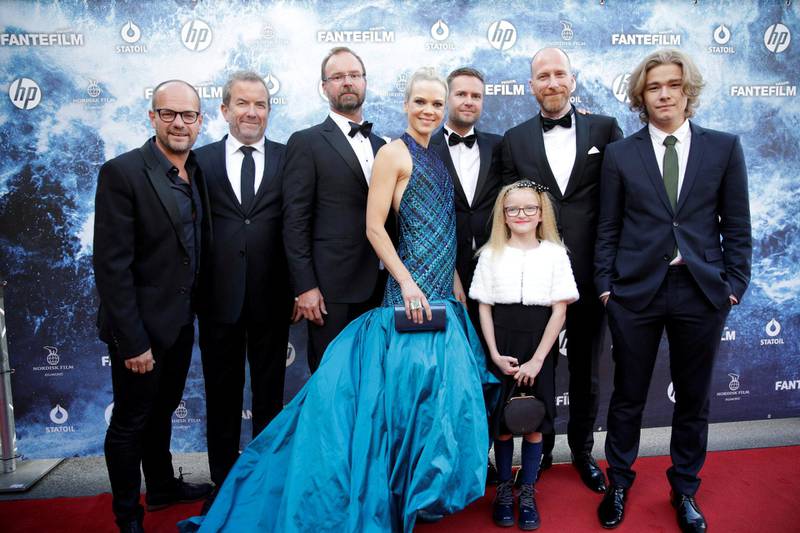 Familien Fantefilm med skuespiller Ane Dahl Torp foran, foran premieren på «Bølgen». Harald Rosenløw Eeg til venstre.