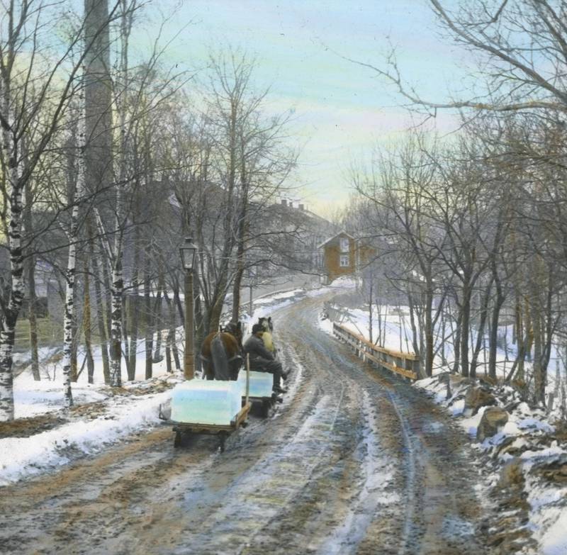 Kjøring av is langs Sørkedalsveien i 1902.