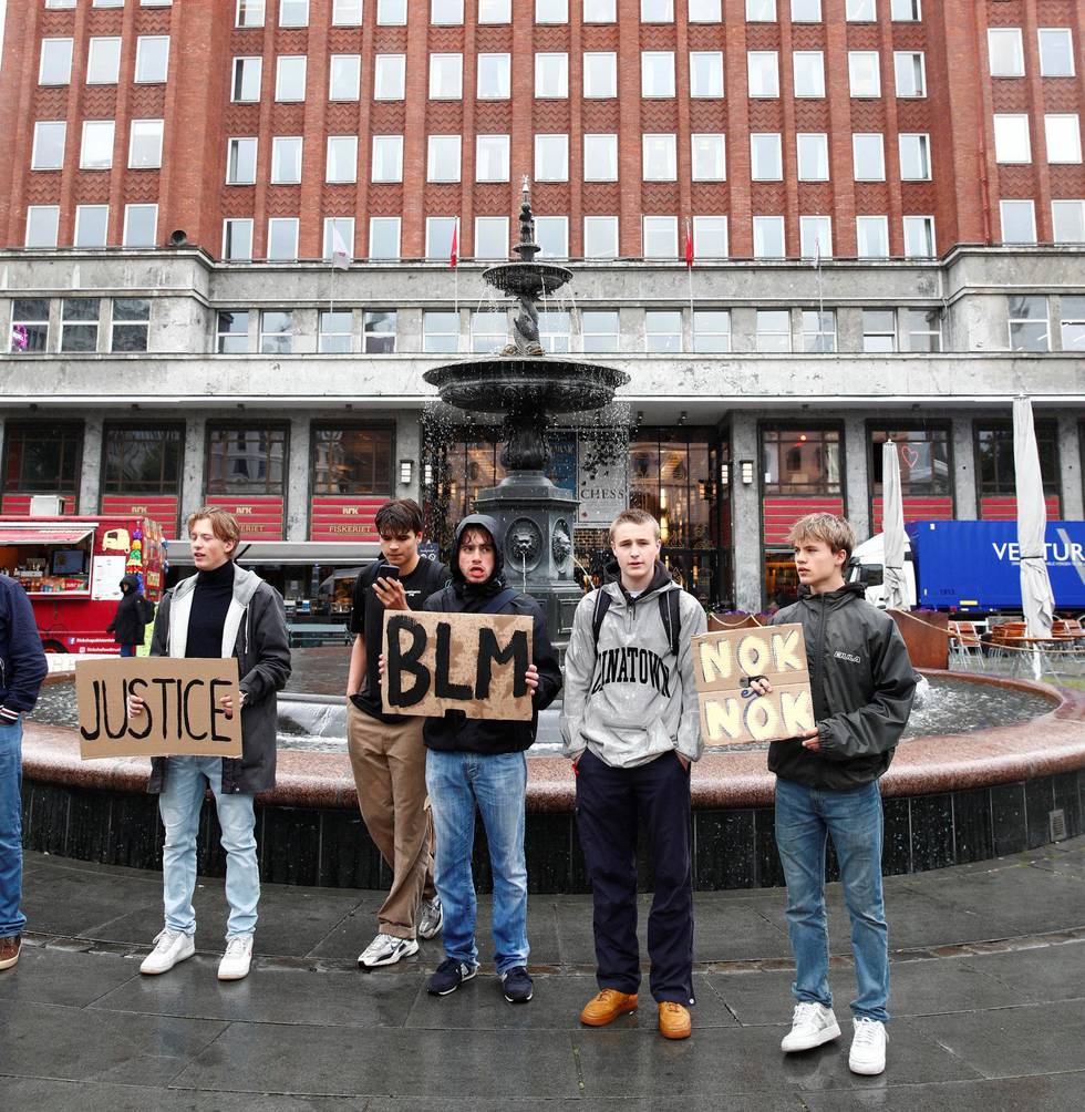 «Da norske gater fyltes av demonstranter tidligere i sommer, var det ikke bare for å støtte den amerikanske BLM-bevegelsen. Det var også for å rope ut mot norsk rasisme», skriver Ap-lederen. Foto: Terje Pedersen/NTB Scanpix