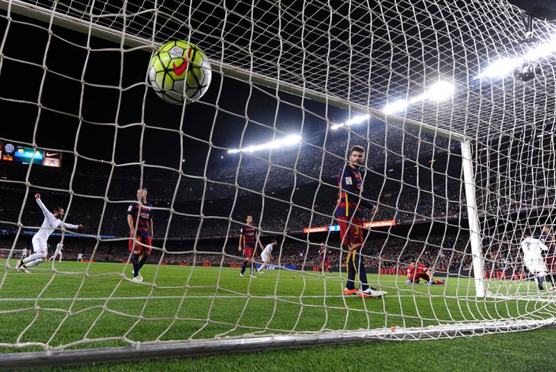 Crstiano Ronaldo (helt til høyre) har sendt ballen inn i nota. FOTO: JUAN MEDINA/REUTERS/NTB SCANPIX