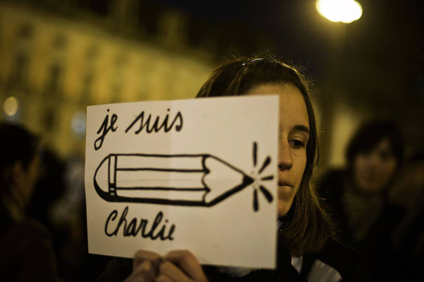 Denne uka har folk samlet seg til støtte for Charlie Hedbo i en lang rekke land. Her fra Lisboa. FOTO: NTB SCANPIX