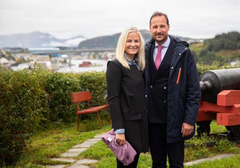 KRISTIANSUND, NORGE 20200915. 
Kronprins Haakon og kronprinssese Mette-Marit under kronprinsparets besøk i Kristiansund.
Foto: Berit Roald / NTB