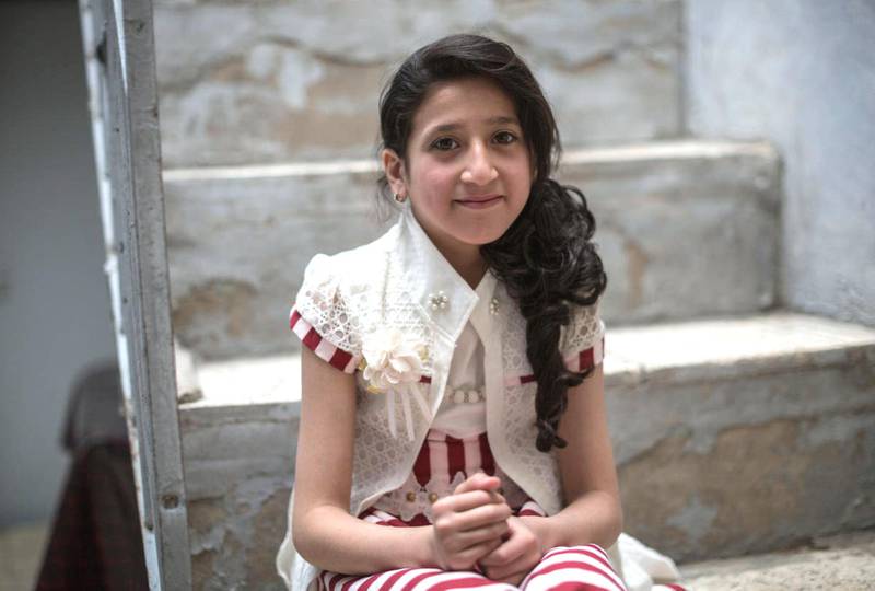 foreldreløs: Rahaf (10) mistet begge foreldrene i krigen. I dag er hun adoptert av onkelen og hans familie. FOTO: REDD BARNA