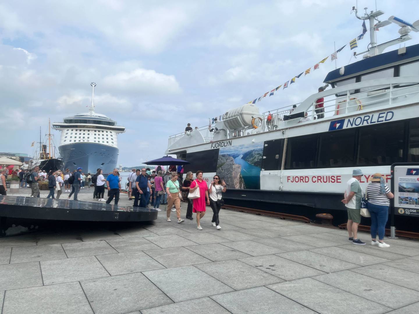 Norled arrangerer fjordcruise innover Lysefjorden for cruiseturistene som kommer til Stavanger