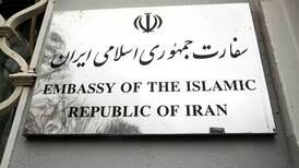 Voldelig demonstrasjon ved Irans ambassade i Oslo – flere har forsøkt å ta seg inn