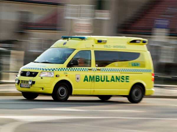 Ambulanse påkjørt på Kongsberg – to skadd