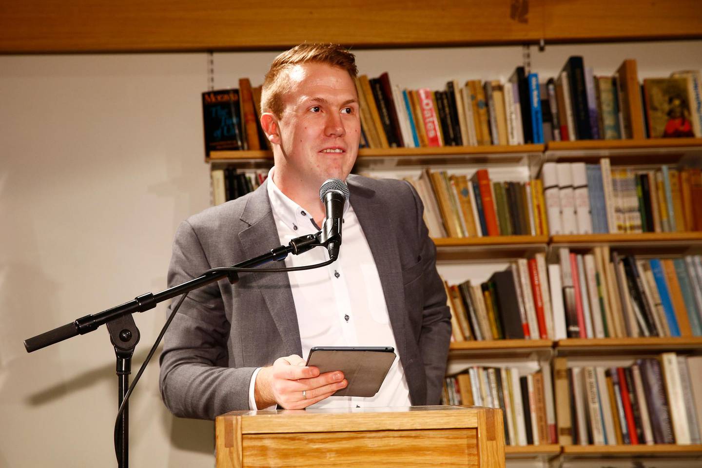 OSLO  20140306.
Bernhard Ellefsen fikk prisen Årets litteraturkritiker 2014 for sin innsats som kritiker blant annet i Morgenbladet på Litteraturhuset i Oslo.
Foto: Heiko Junge / NTB scanpix