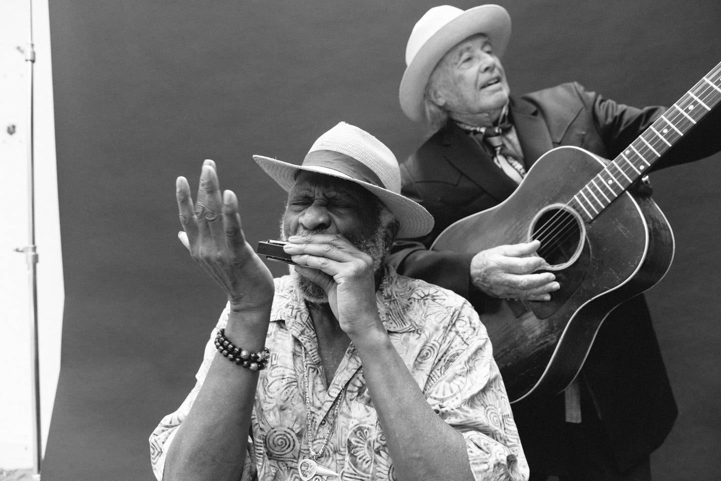 Taj Mahal og Ry Cooder hyller bluesduoen Sonny Terry og Brownie McGhee med et helt album.