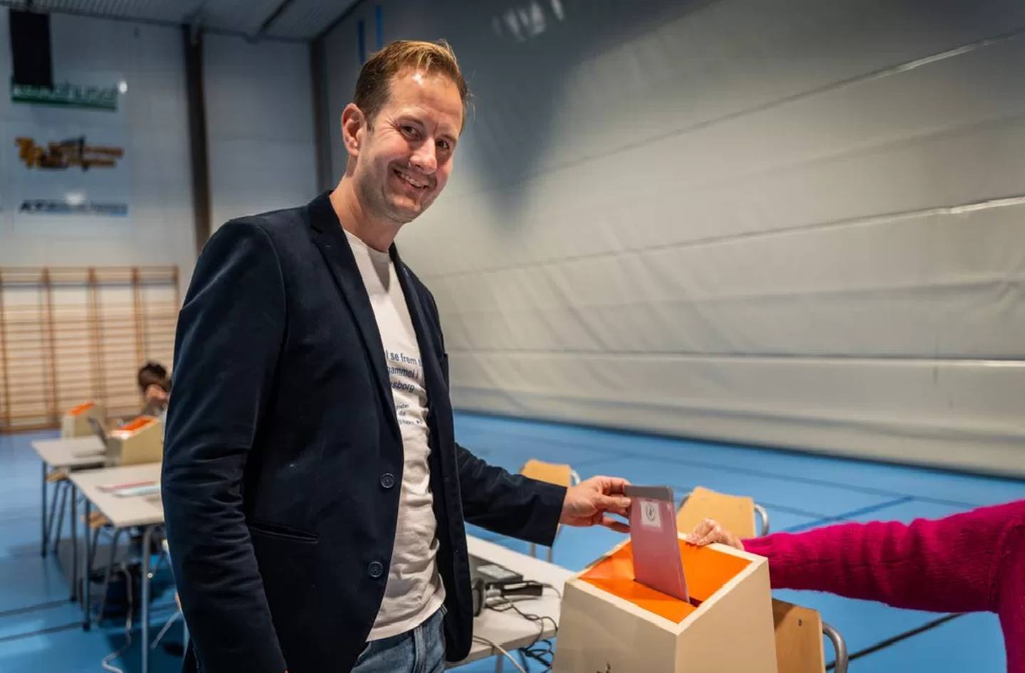 Magnus Arnesen avga sin stemme på selveste valgdagen. Det synes han er litt høytidelig.