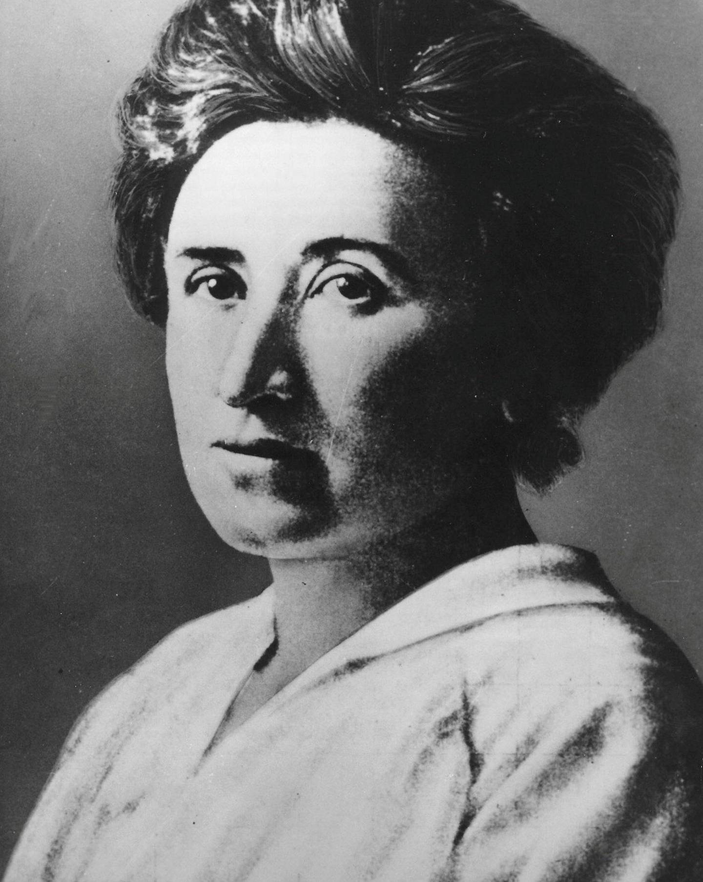 Portrett av Rosa Luxemburg, henrettet av tyske frikorps- soldater i januar 1919. FOTO: AP/NTB SCANPIX