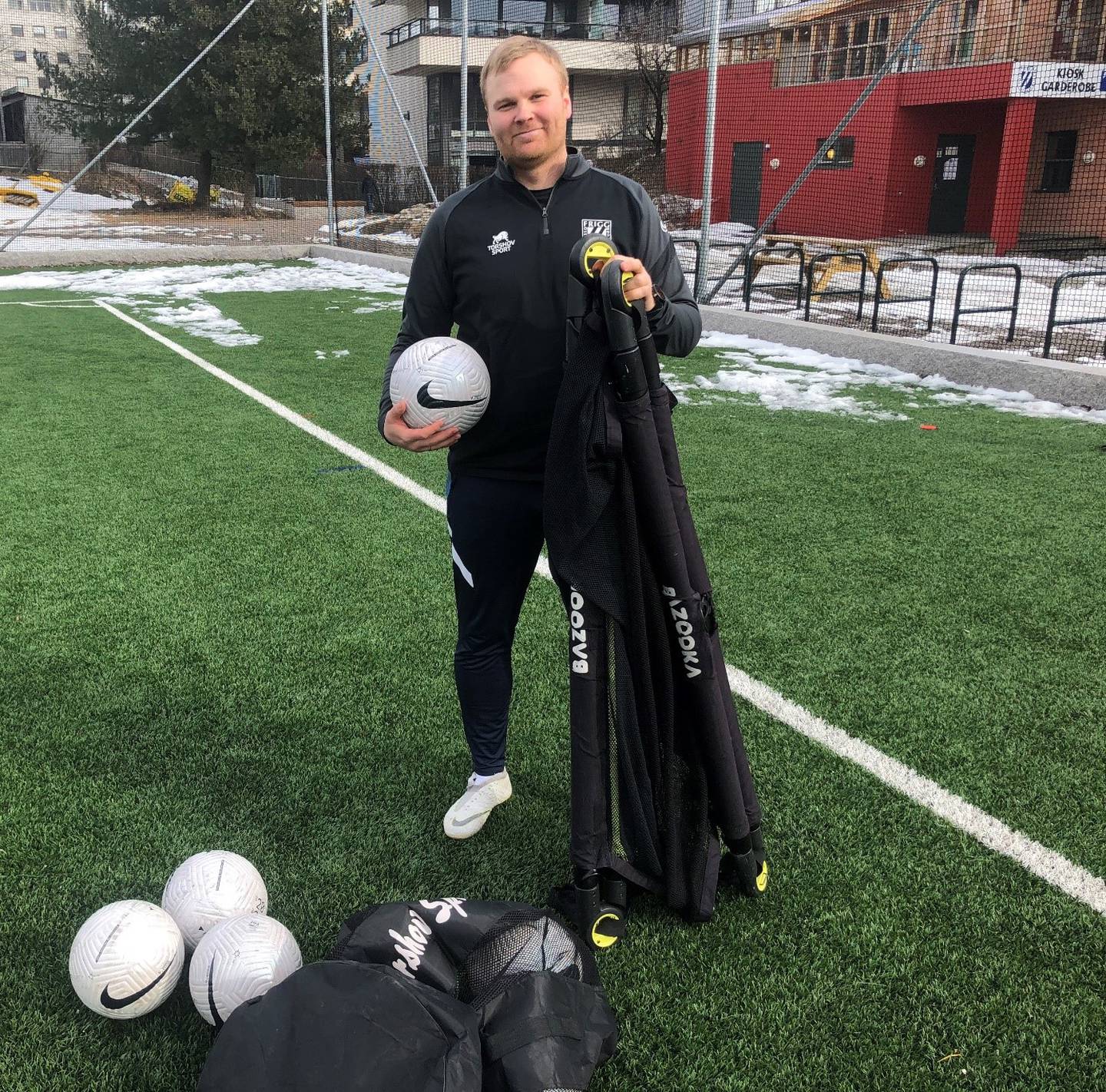Frigg-trener Magnus Aadland har ikke sett laget sitt i seriekamp siden 2019.